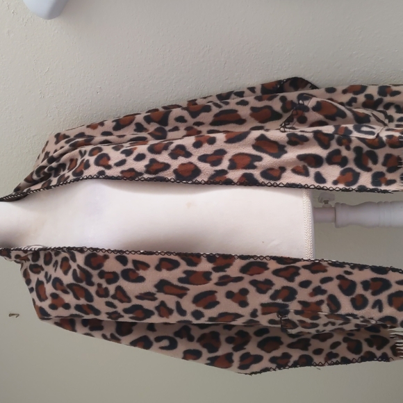 Home made fleece cover/wrap/ leopard print one size - Picture 3 of 8